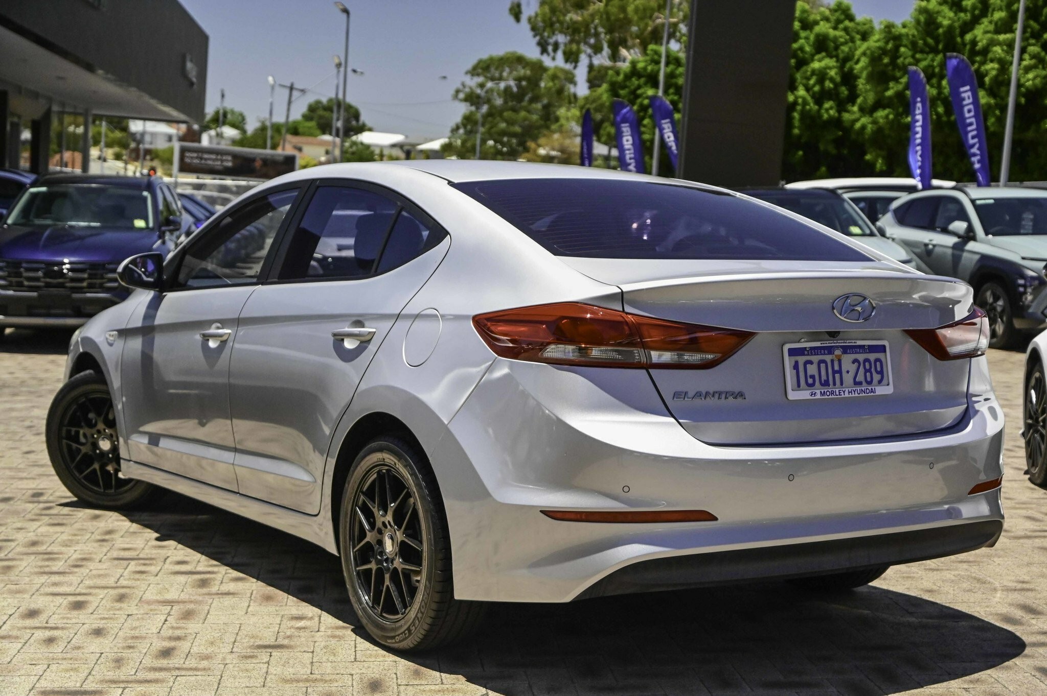 Hyundai Elantra image 3