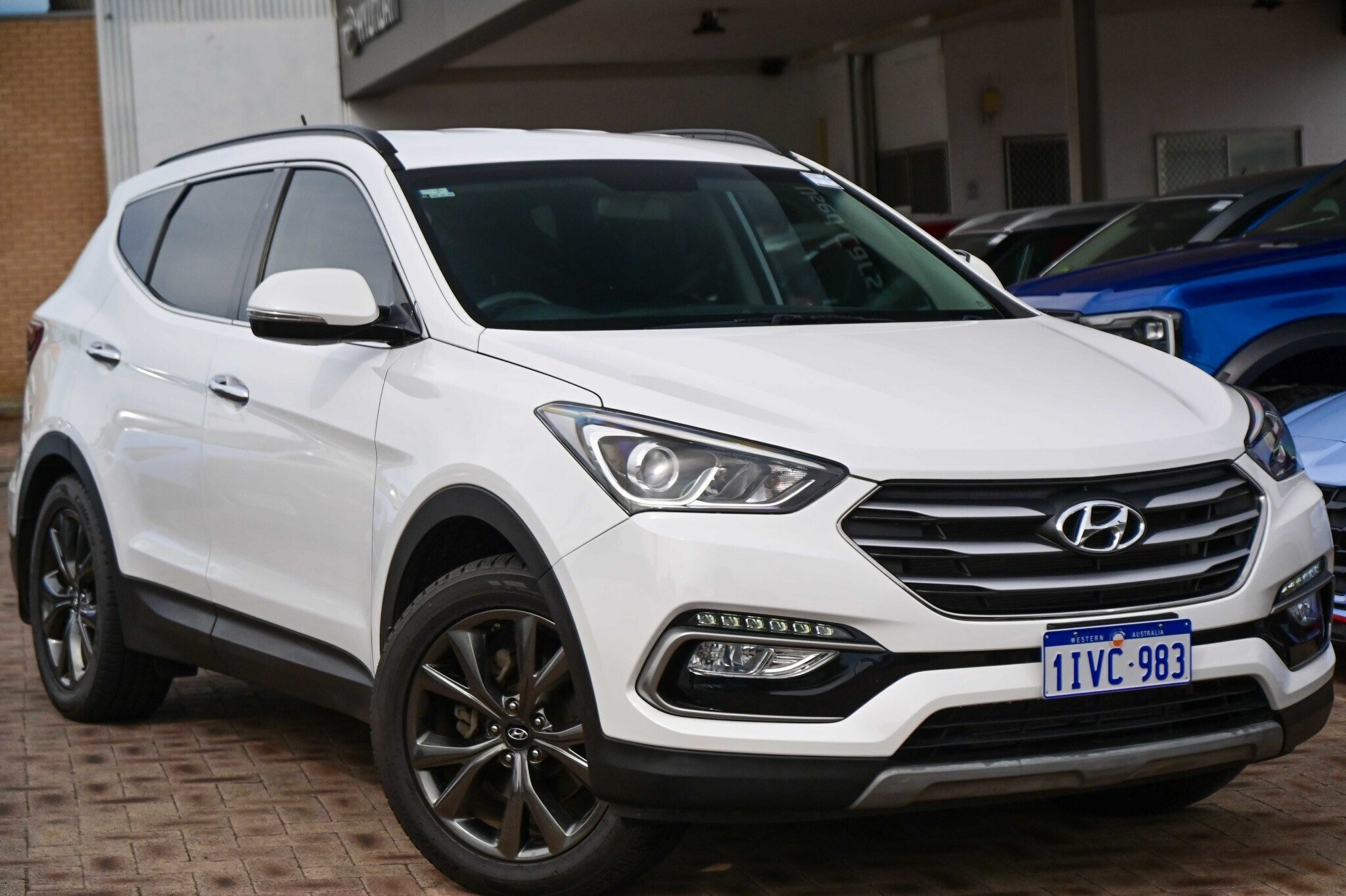Hyundai Santa Fe image 1