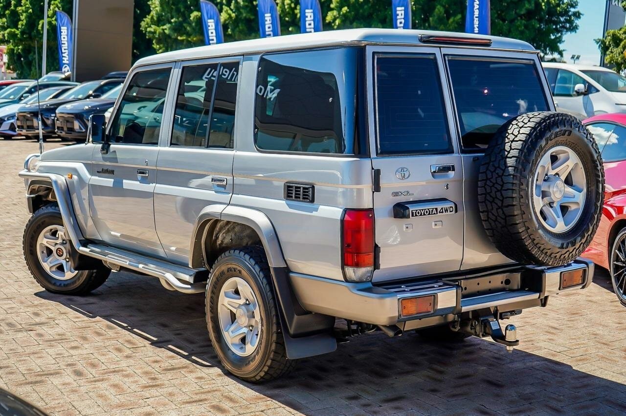 Toyota Landcruiser image 2