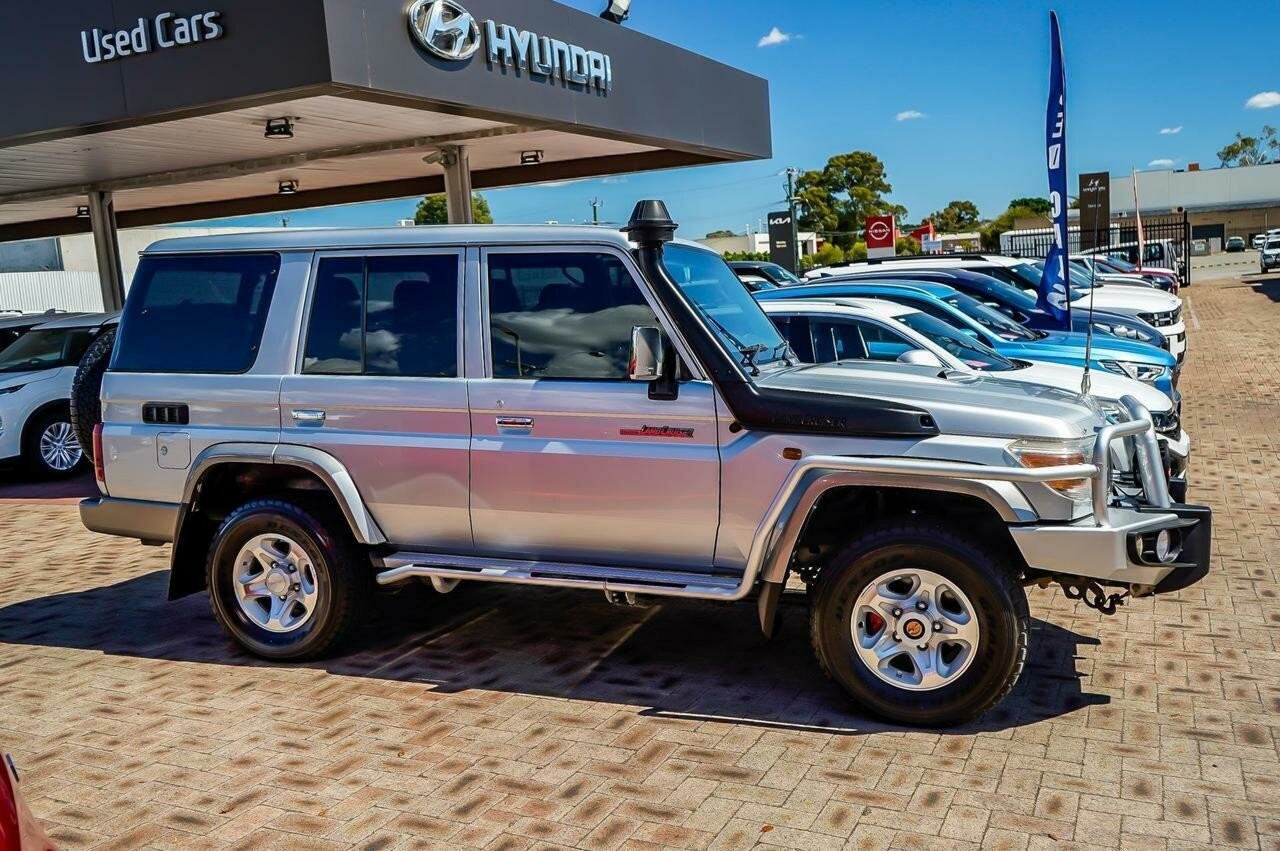 Toyota Landcruiser image 3