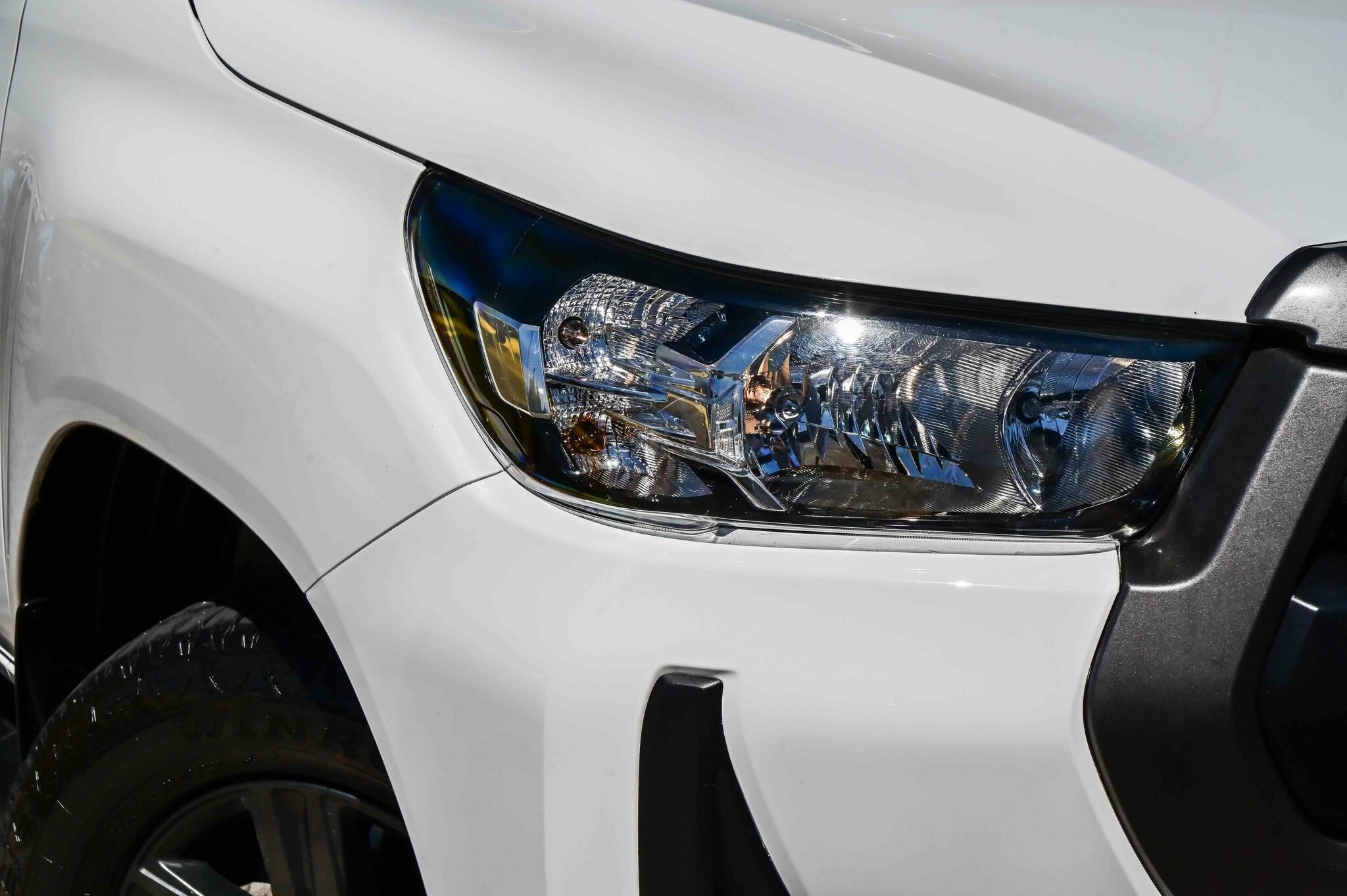 Toyota Hilux image 2