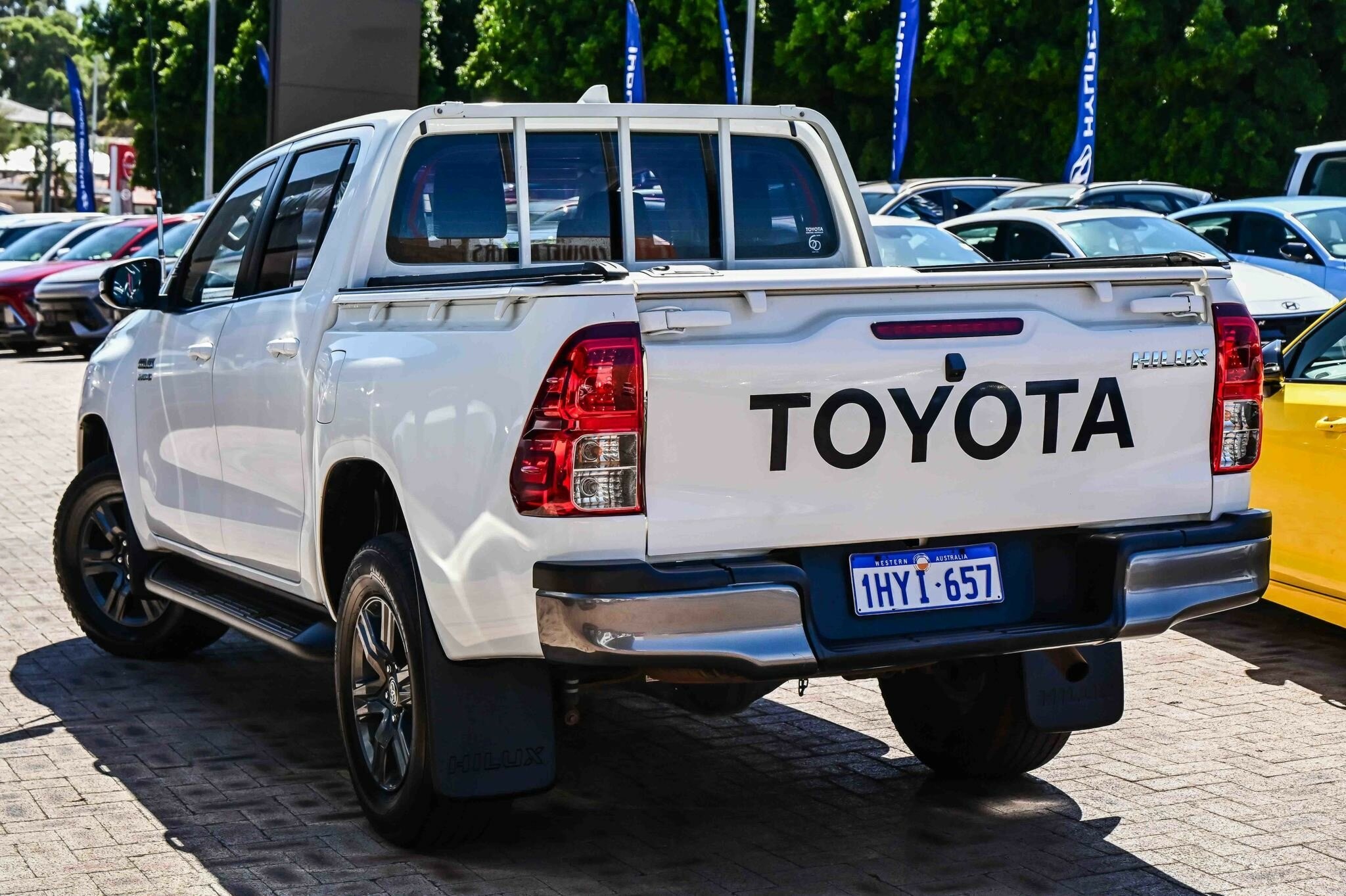 Toyota Hilux image 4