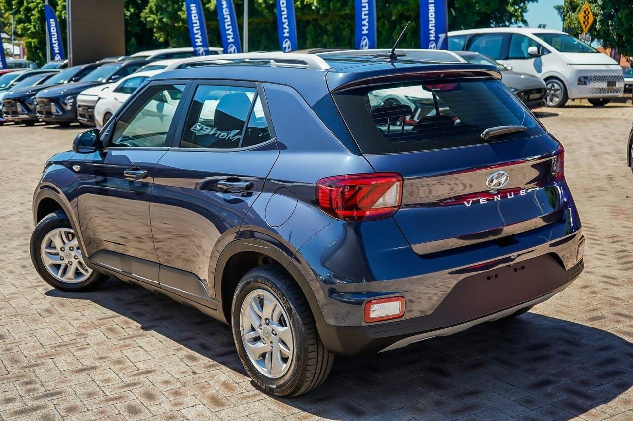 Hyundai Venue image 2