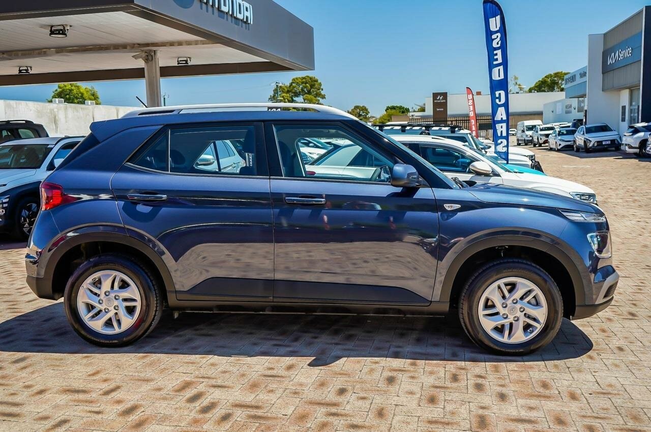 Hyundai Venue image 3