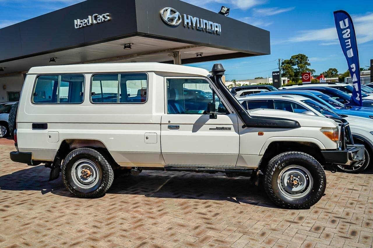Toyota Landcruiser image 3