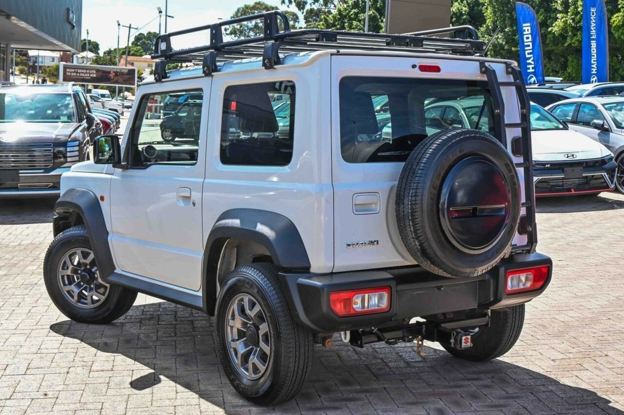 Suzuki Jimny image 2