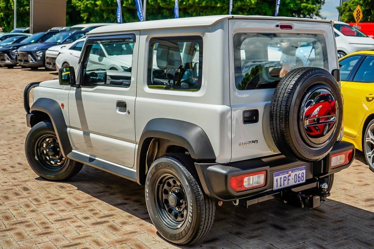 Suzuki Jimny image 2