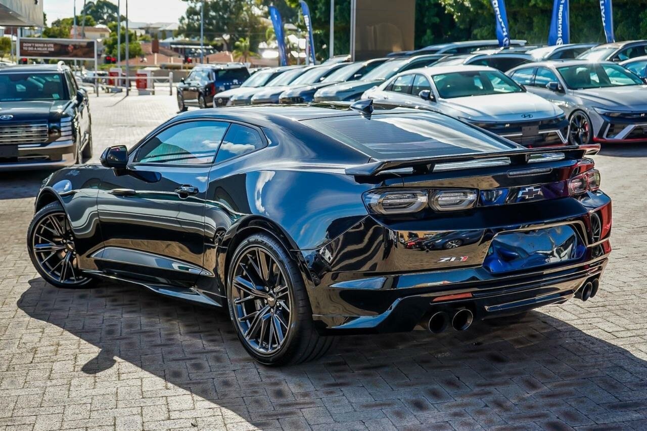 Chevrolet Camaro image 2