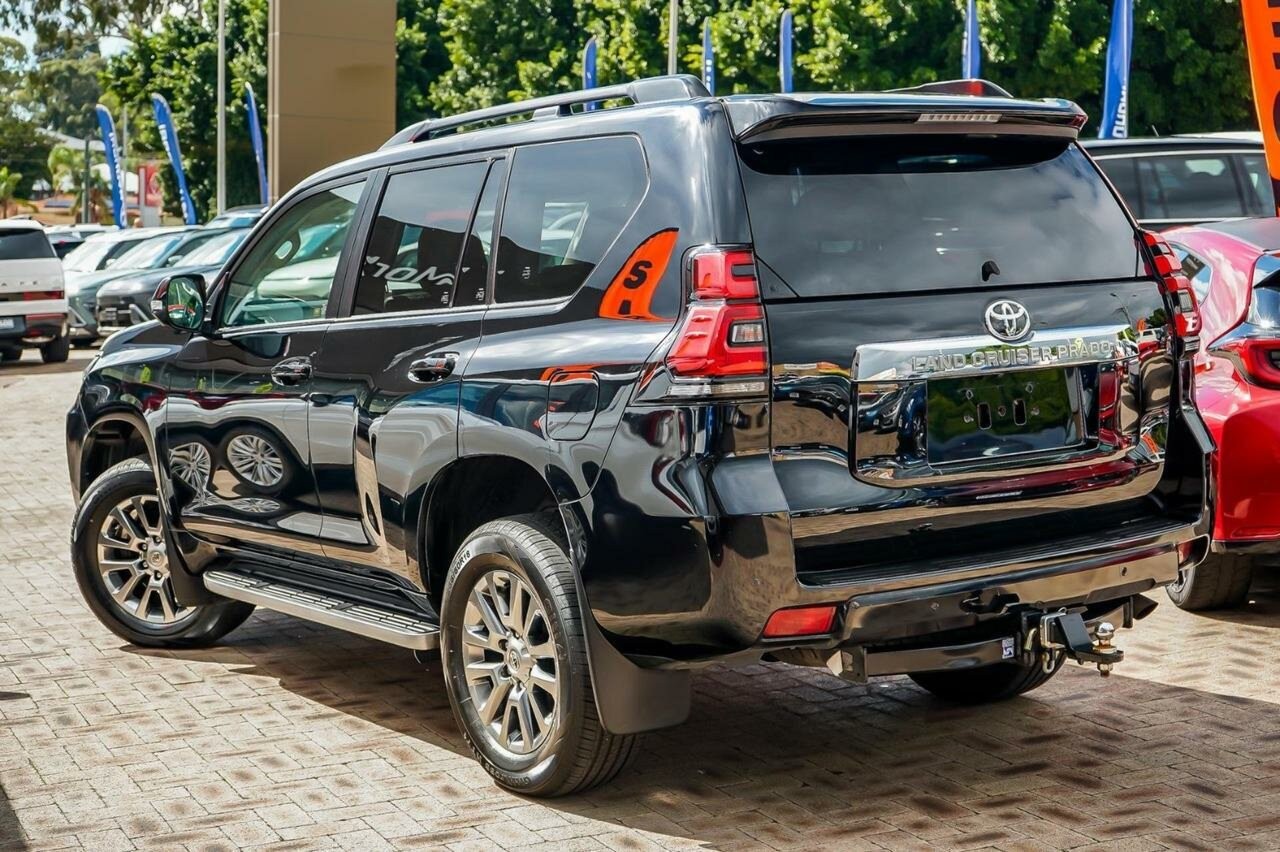 Toyota Landcruiser Prado image 2