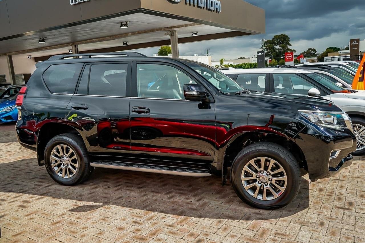 Toyota Landcruiser Prado image 3