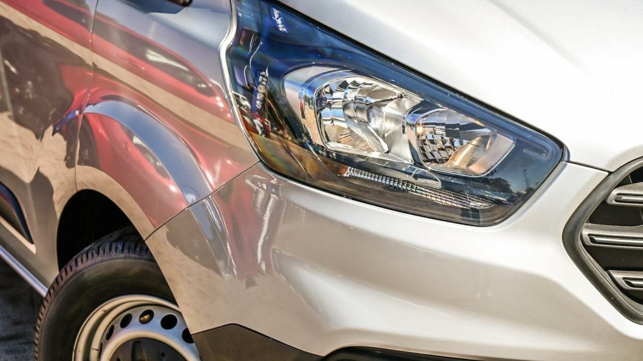 Ford Transit Custom image 2