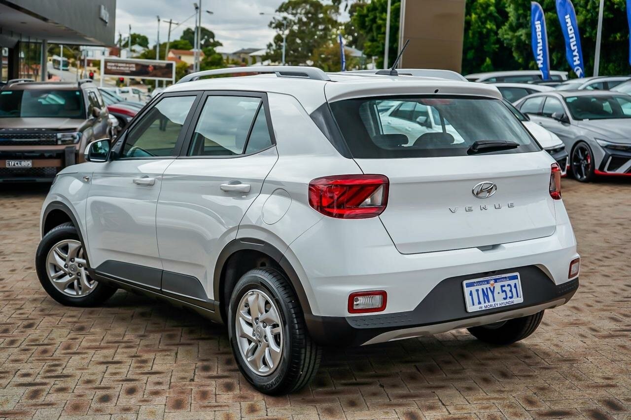 Hyundai Venue image 2