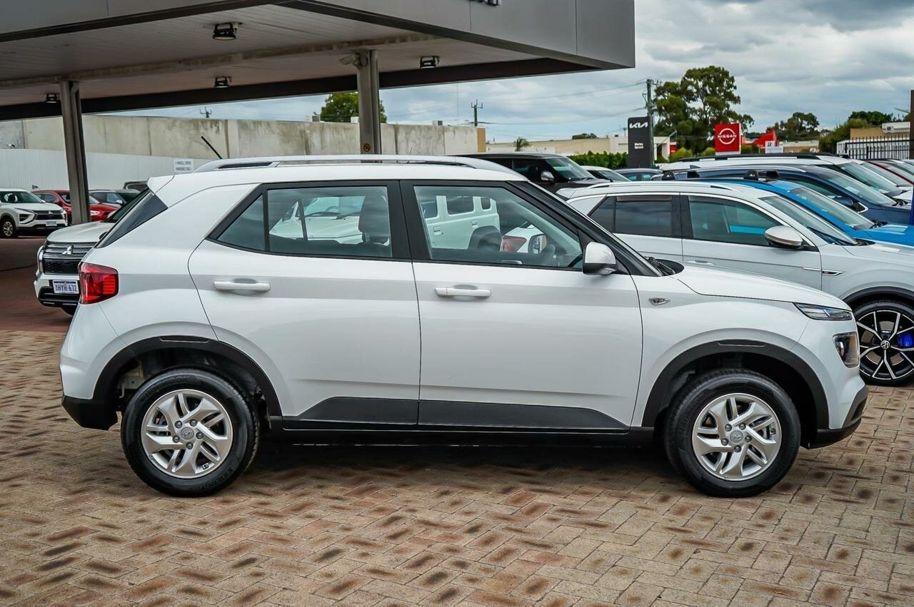 Hyundai Venue image 3