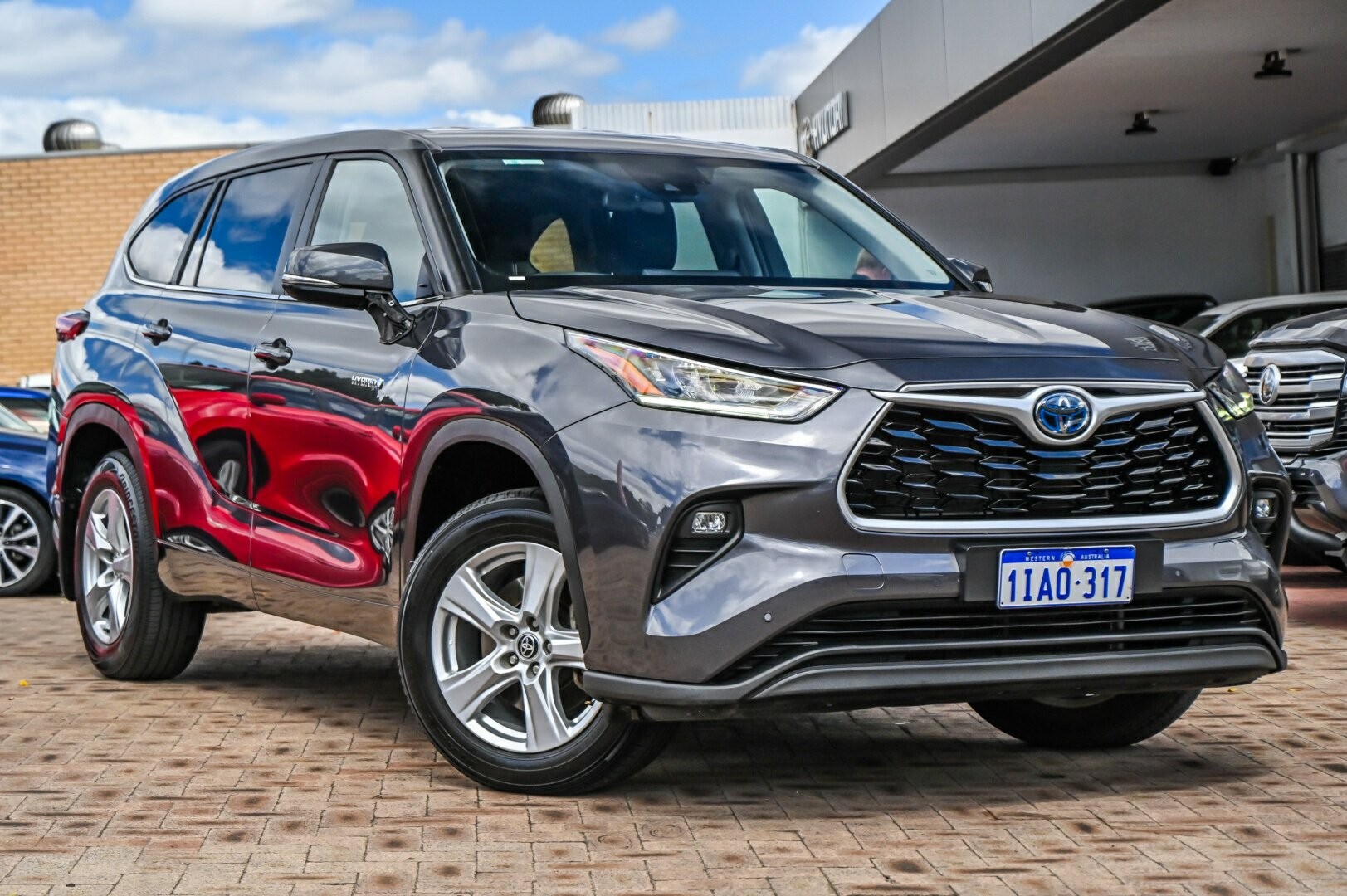 Toyota Kluger image 1