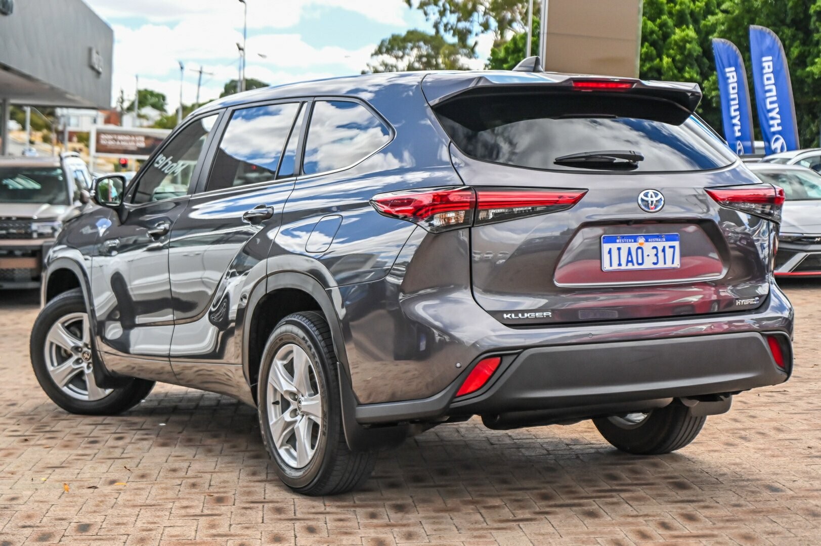 Toyota Kluger image 4