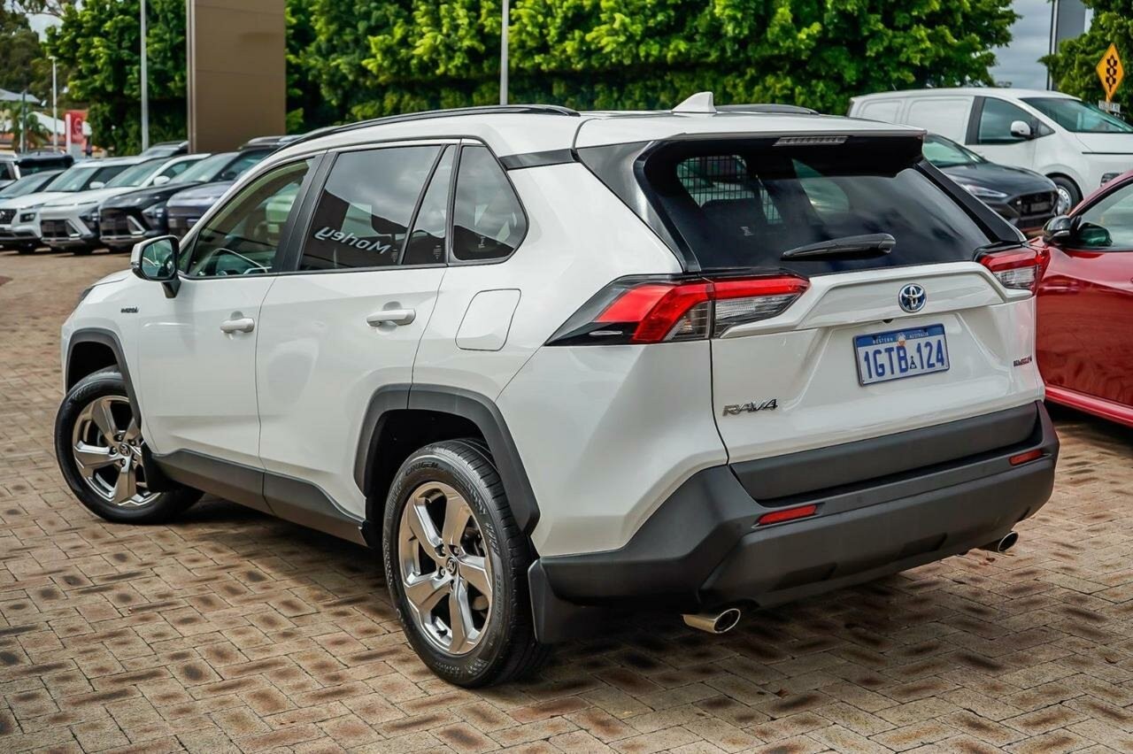 Toyota Rav4 image 2