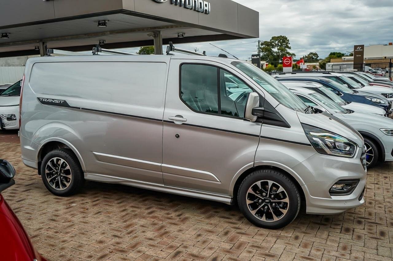Ford Transit Custom image 3