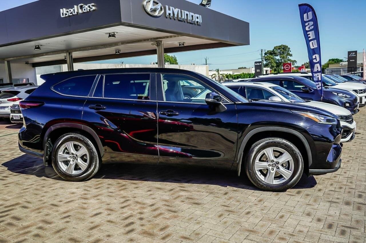 Toyota Kluger image 3