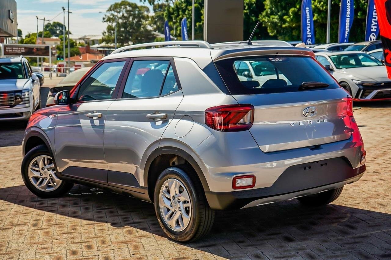 Hyundai Venue image 2