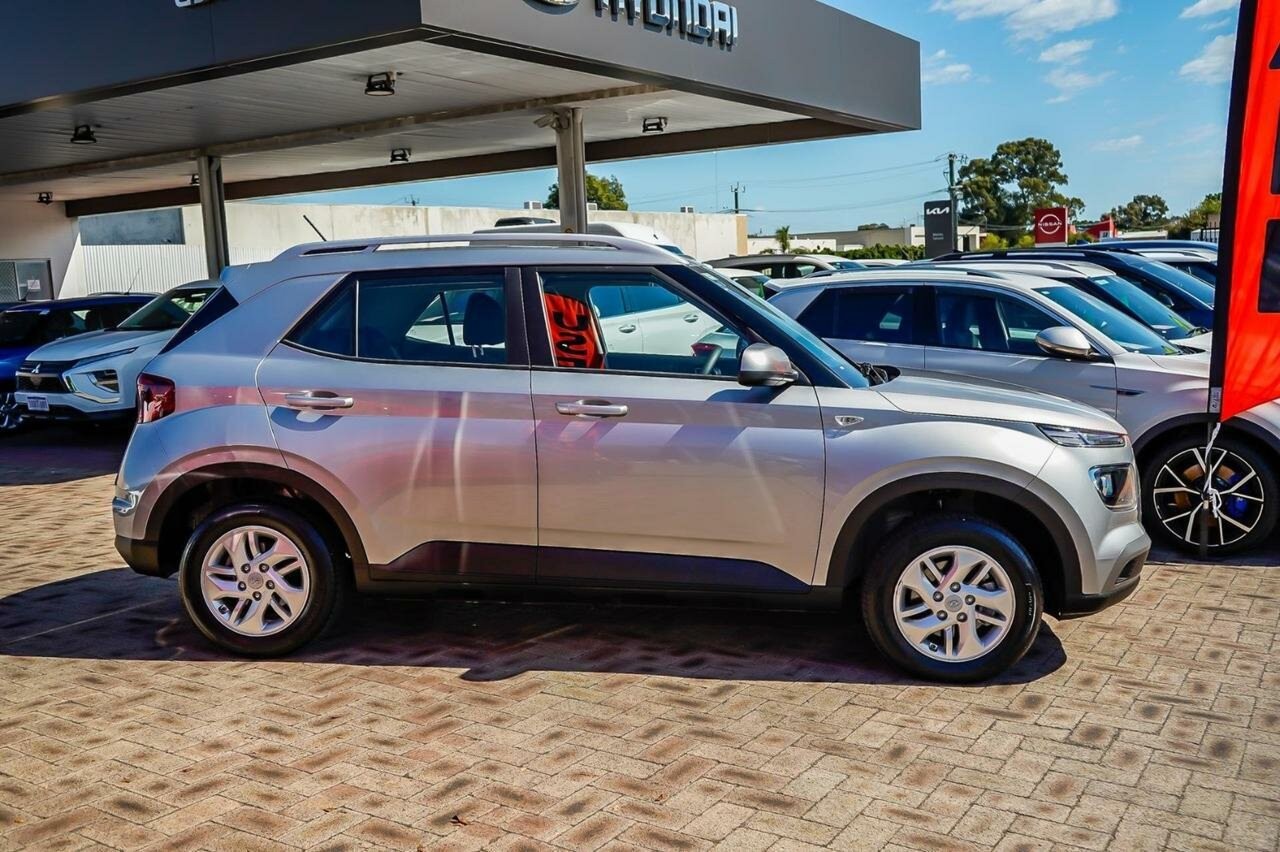 Hyundai Venue image 3