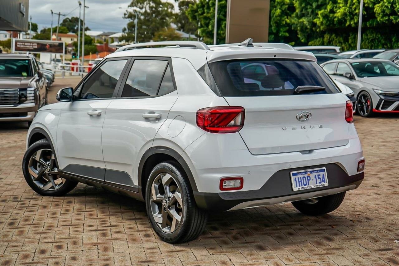 Hyundai Venue image 2