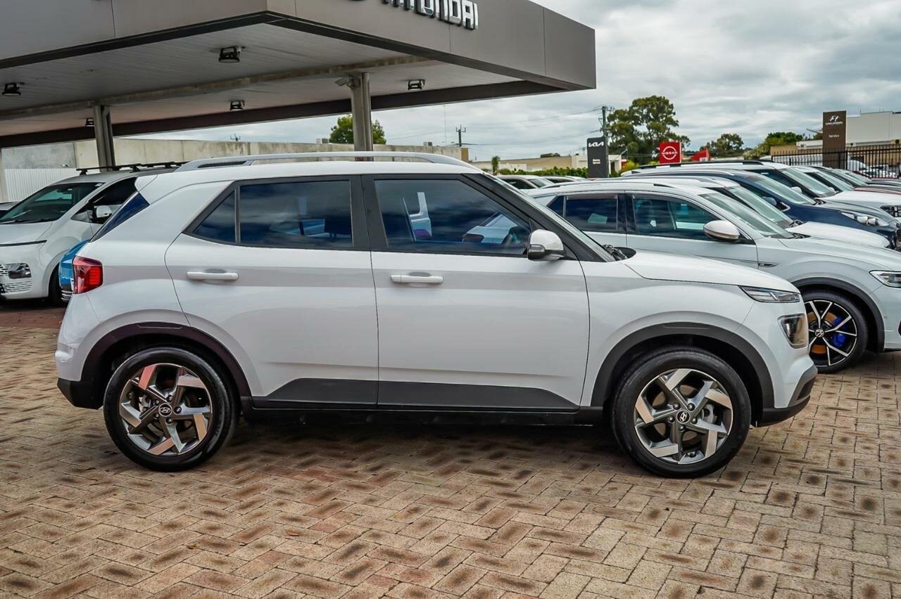 Hyundai Venue image 3