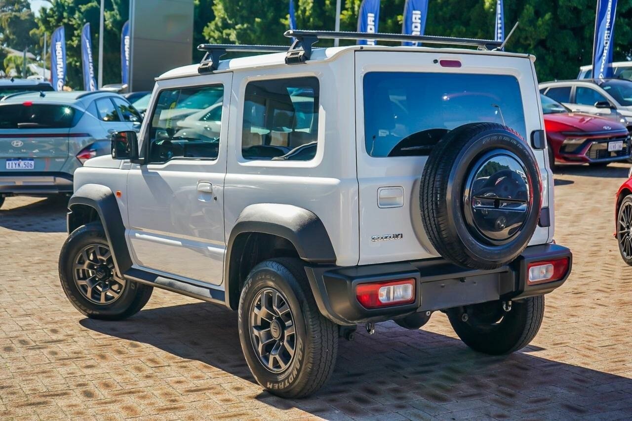 Suzuki Jimny image 2