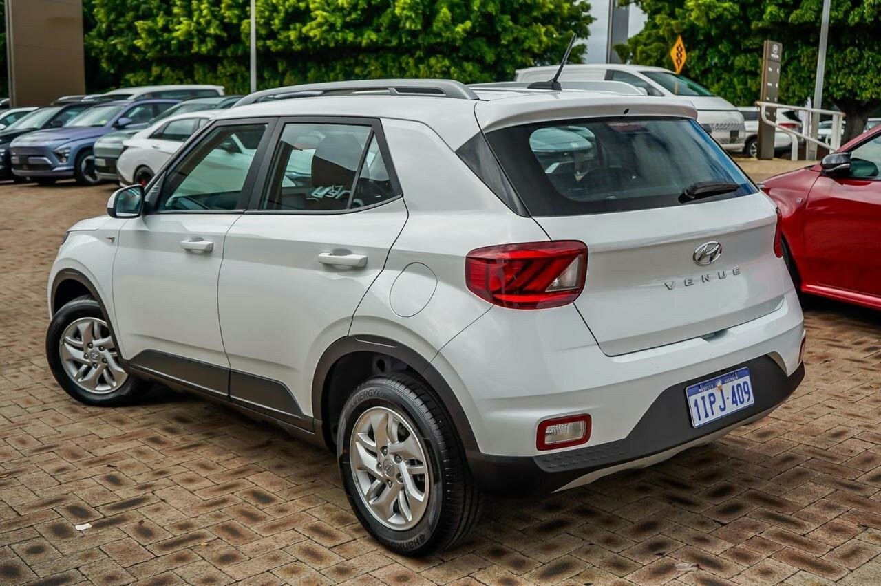 Hyundai Venue image 2