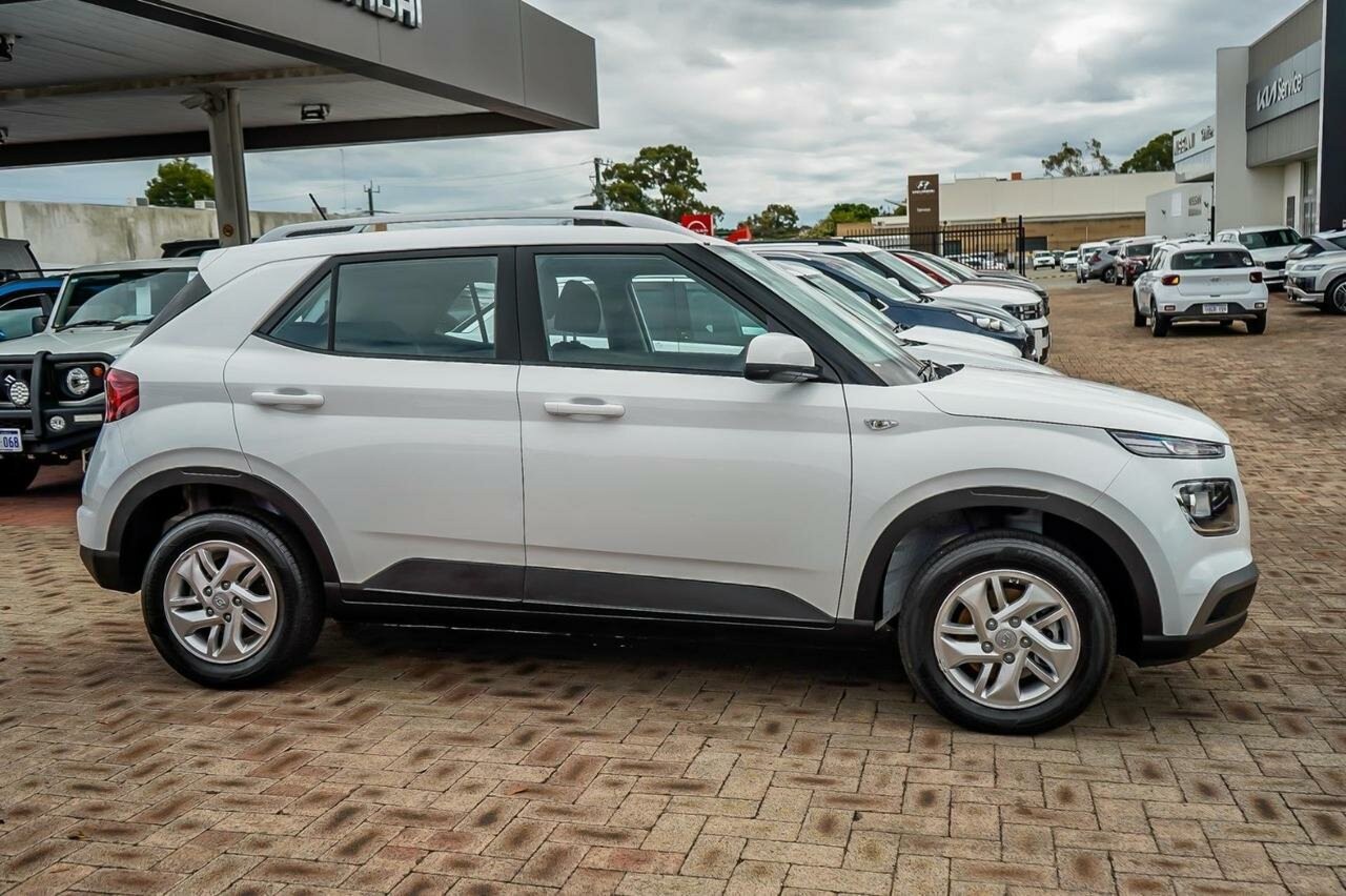 Hyundai Venue image 3