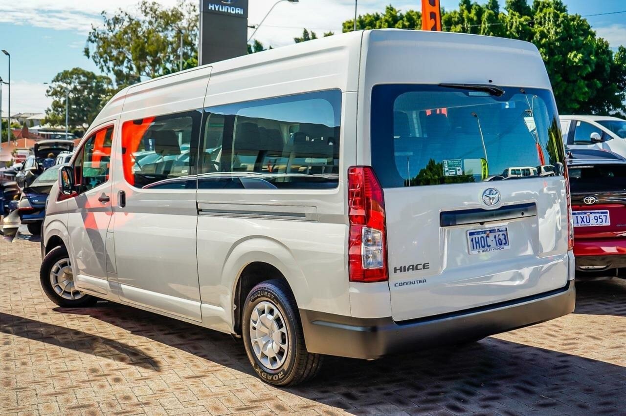 Toyota Hiace image 2