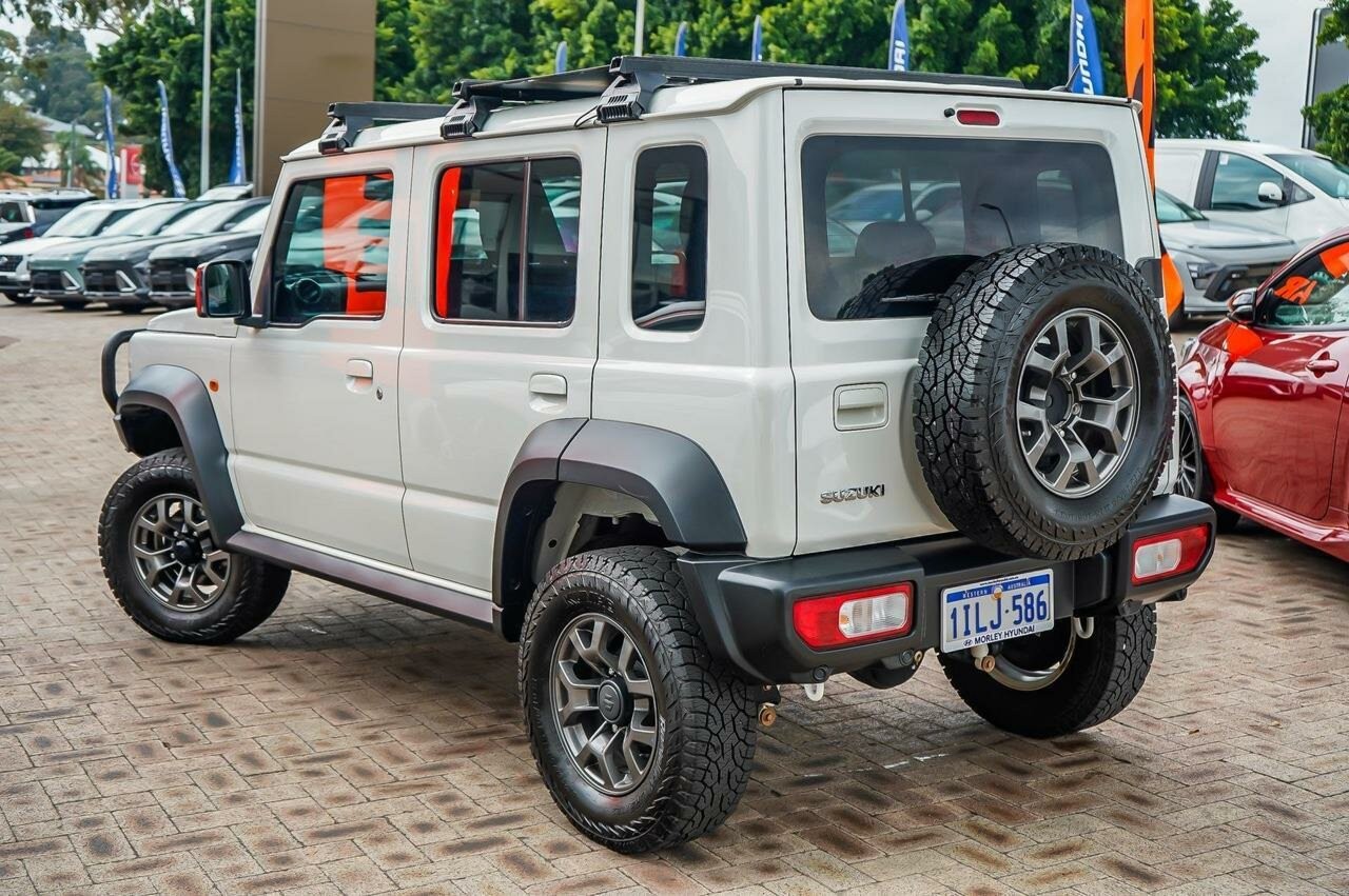 Suzuki Jimny image 2