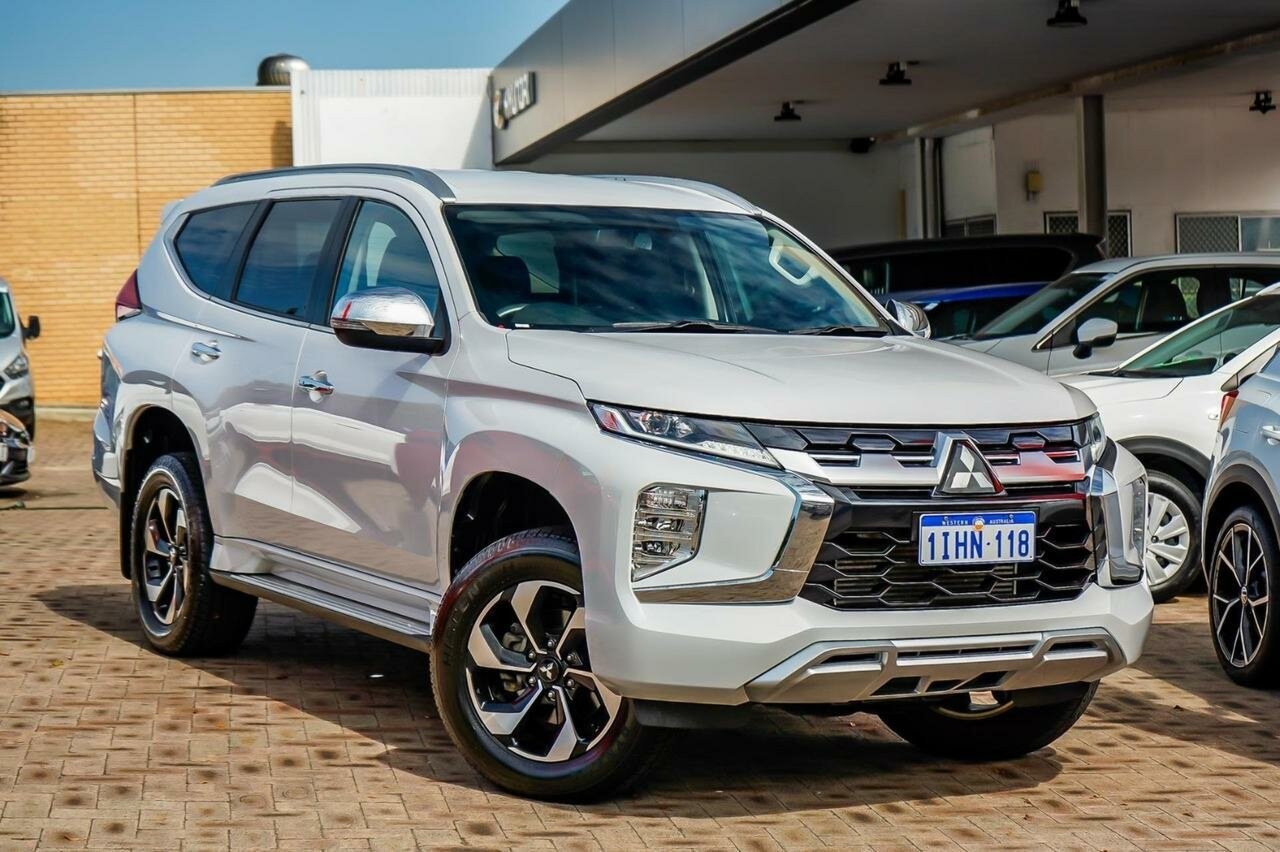 Mitsubishi Pajero Sport image 1