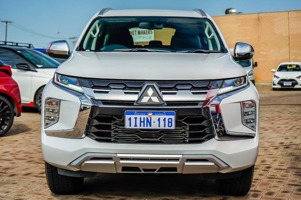 Mitsubishi Pajero Sport image 4