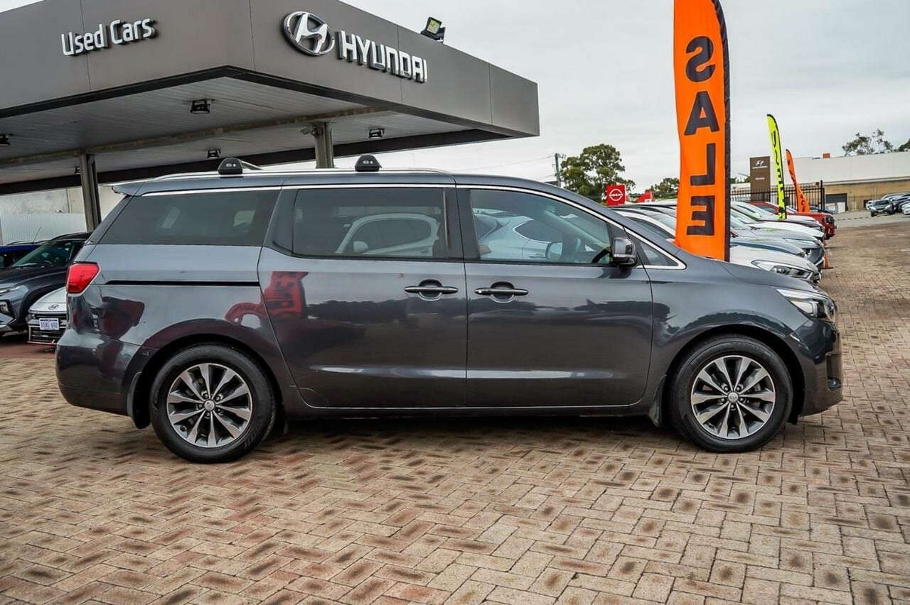 Kia Carnival image 3