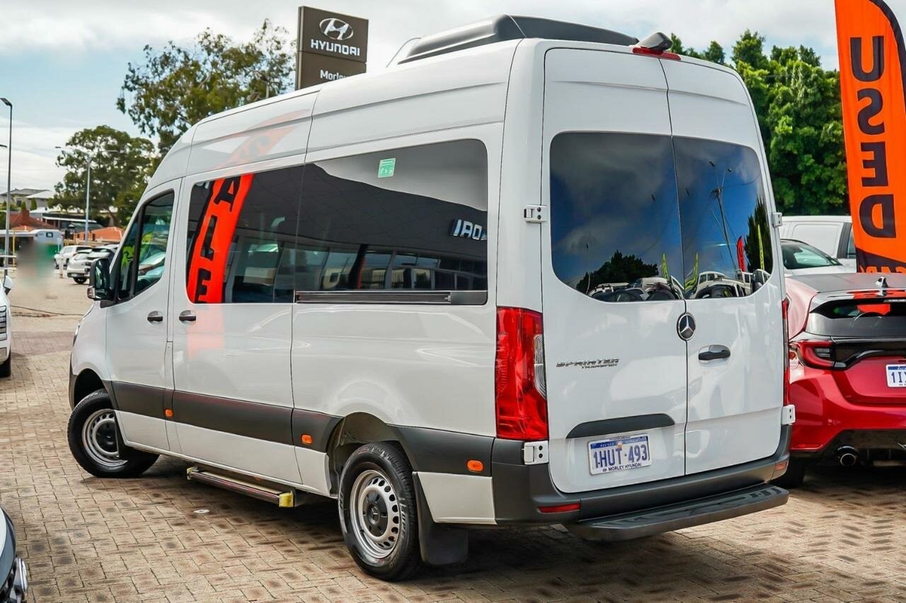 Mercedes Benz Sprinter image 2