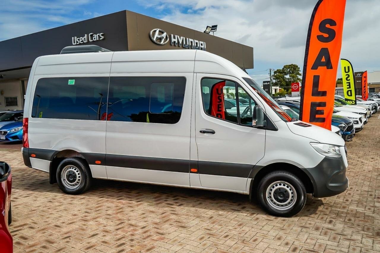 Mercedes Benz Sprinter image 3