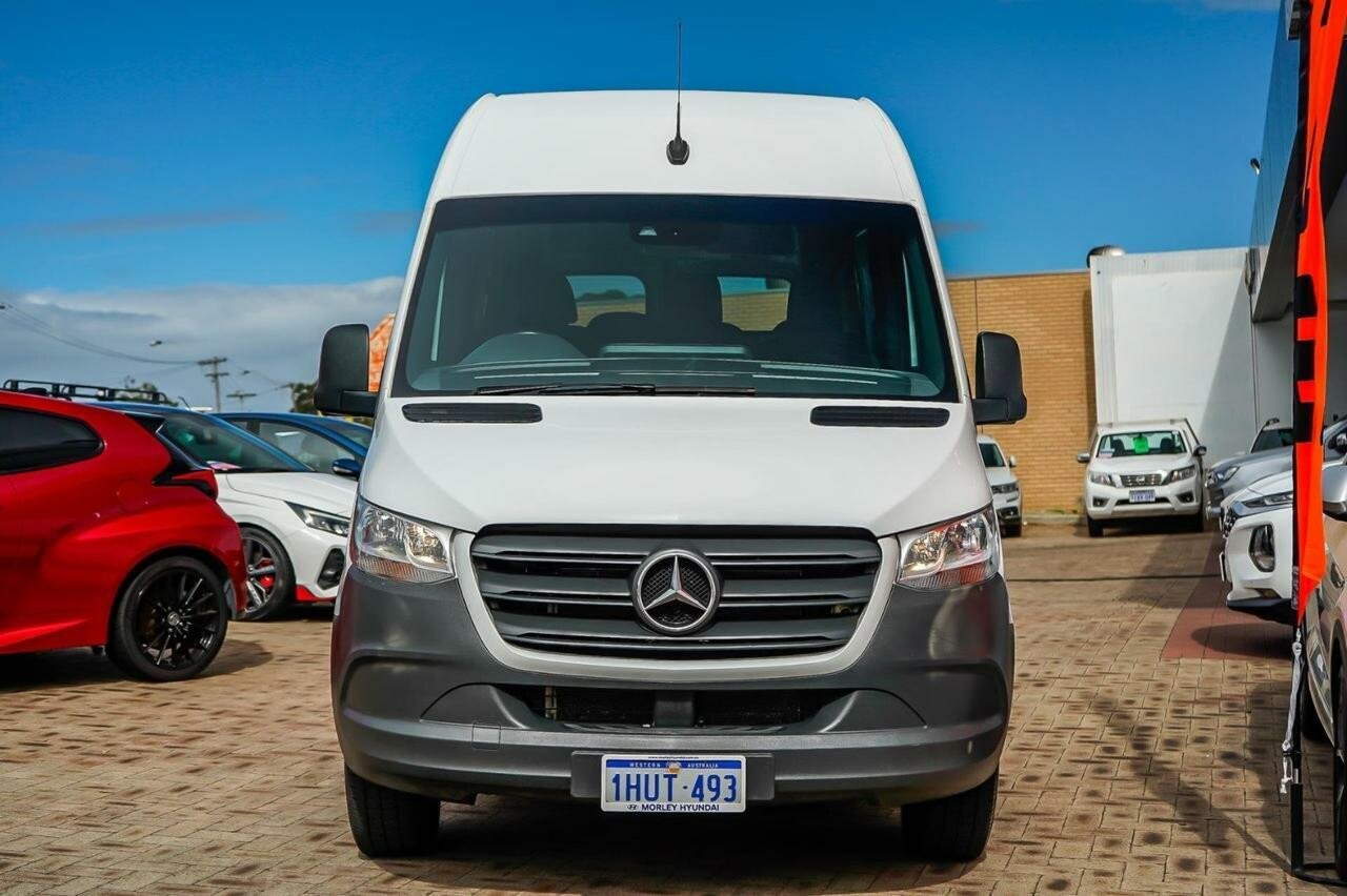 Mercedes Benz Sprinter image 4
