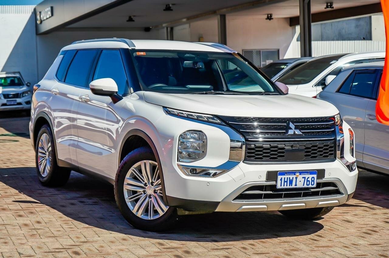 Mitsubishi Outlander image 1