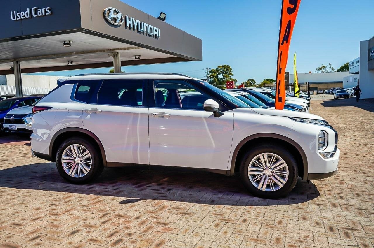 Mitsubishi Outlander image 3