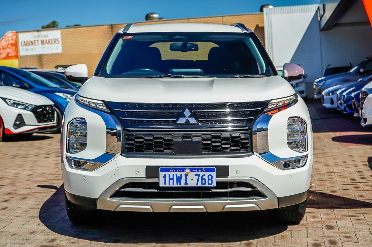 Mitsubishi Outlander image 4