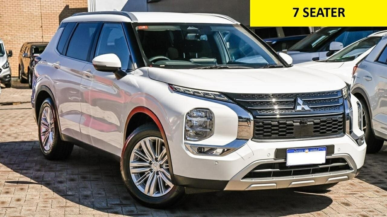 Mitsubishi Outlander image 1