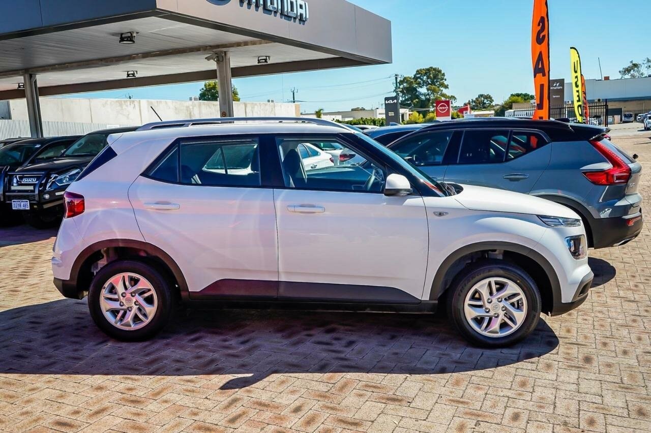 Hyundai Venue image 3