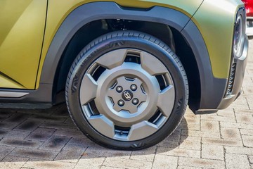 https://vehicle-cdn.autoleague.cloud/17006_41012044_14.jpg