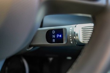 https://vehicle-cdn.autoleague.cloud/17006_41012044_21.jpg