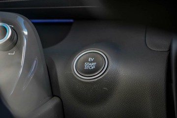 https://vehicle-cdn.autoleague.cloud/17006_41012044_22.jpg