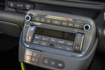 https://vehicle-cdn.autoleague.cloud/17006_41012044_23.jpg