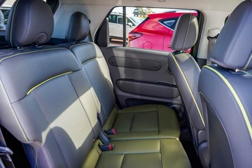 https://vehicle-cdn.autoleague.cloud/17006_41012044_9.jpg