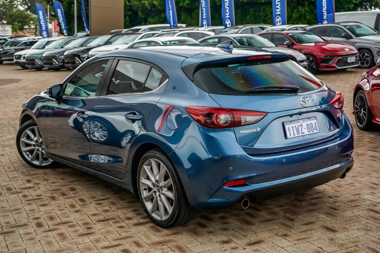 Mazda 3 image 2