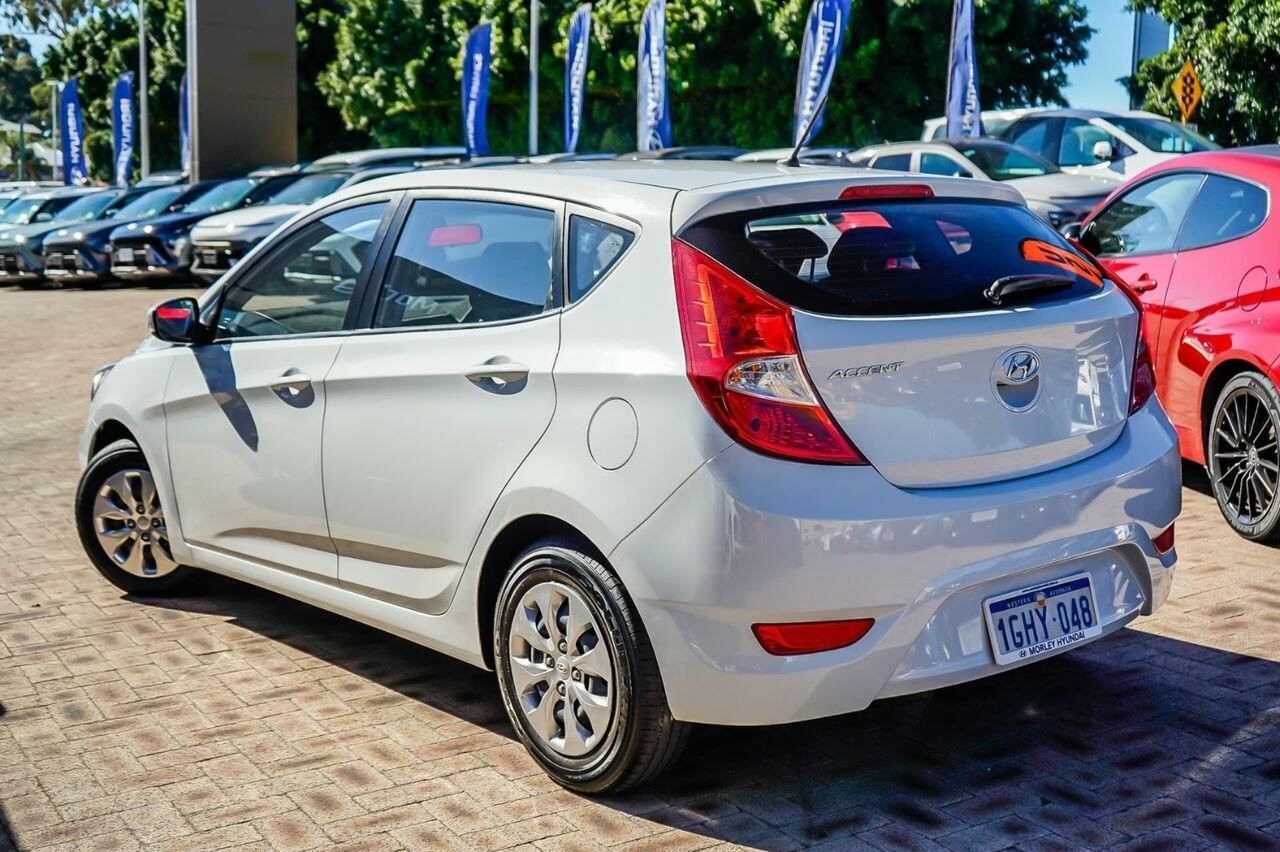 Hyundai Accent image 2