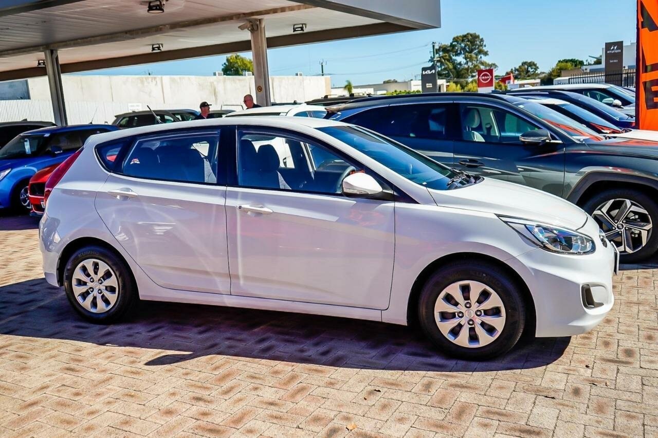 Hyundai Accent image 3